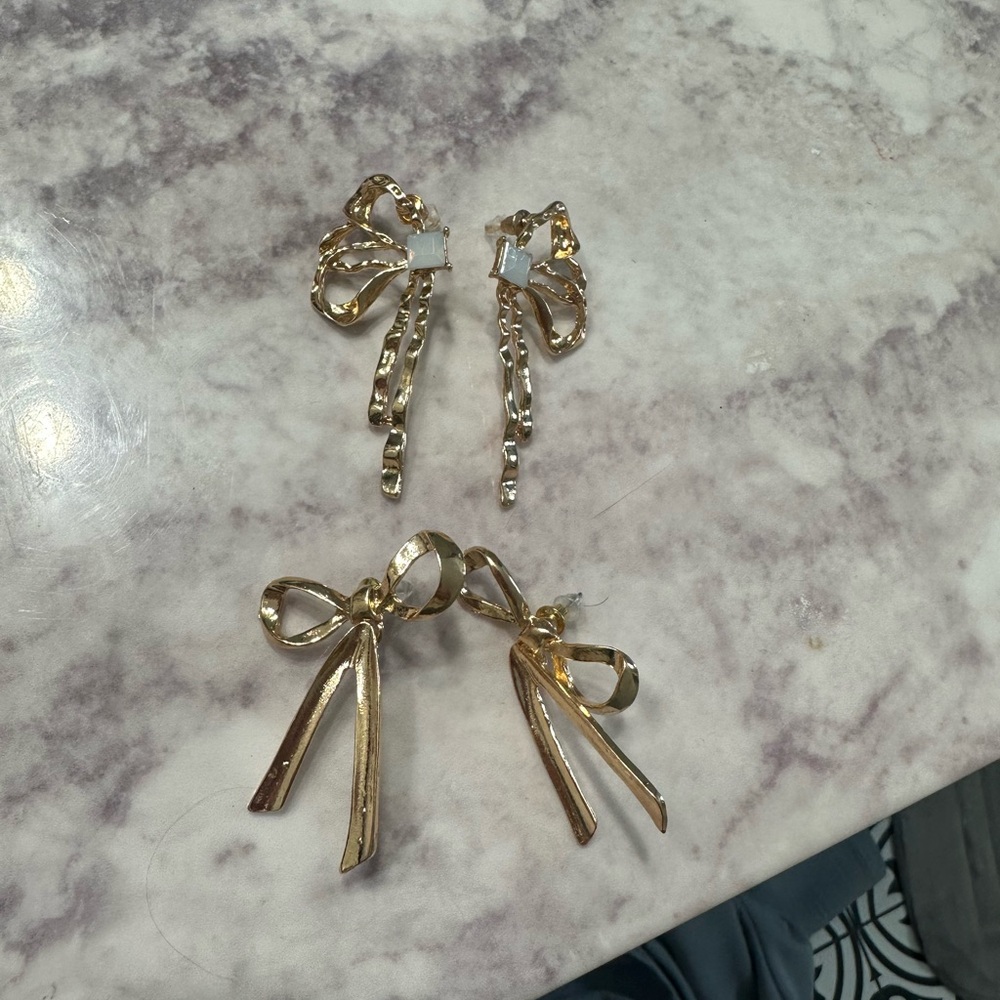 NEW set of gold bow earrings